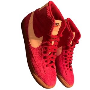 Vintage Nike Mid ‘77 suede hot pink sneakers